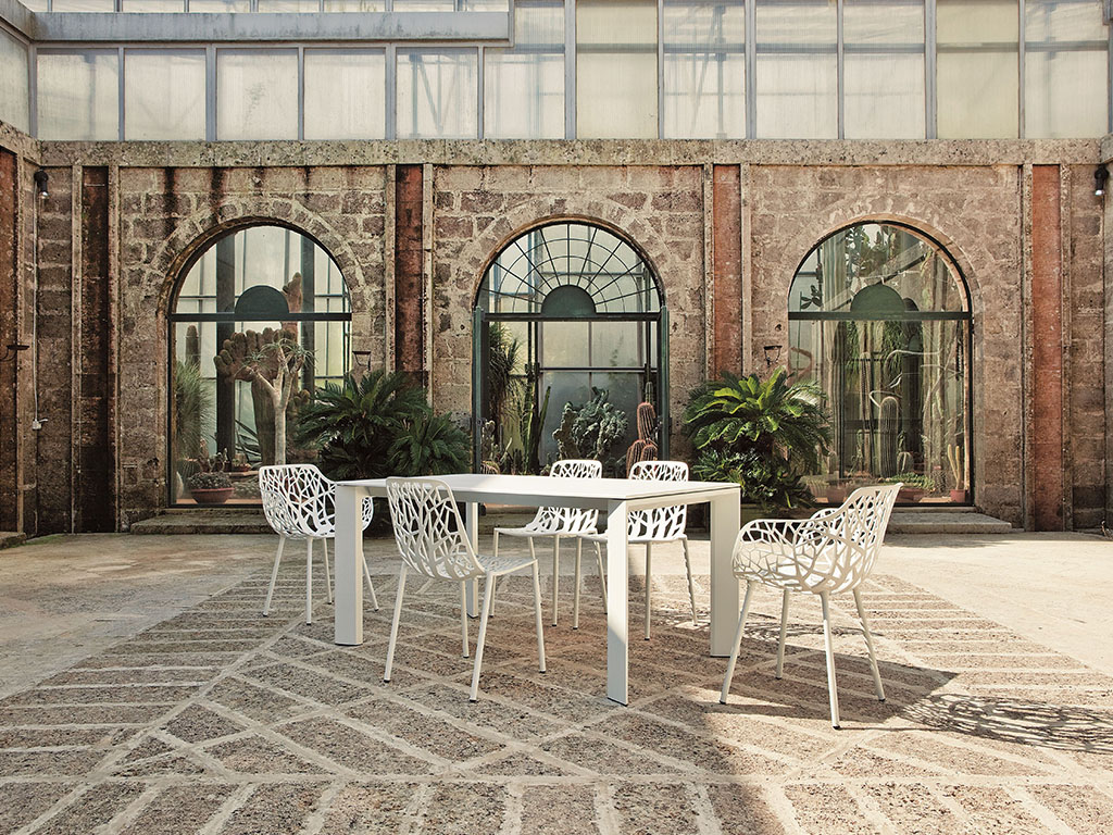 https://www.devivoshowroom.it/images/galleria/arredo-esterni/arredo-esterni/01.jpg